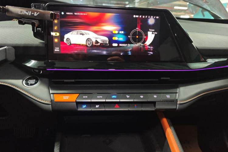 Used CHANGAN UNI-V 2022 1.5T Prestige Version Audio And AC Panel