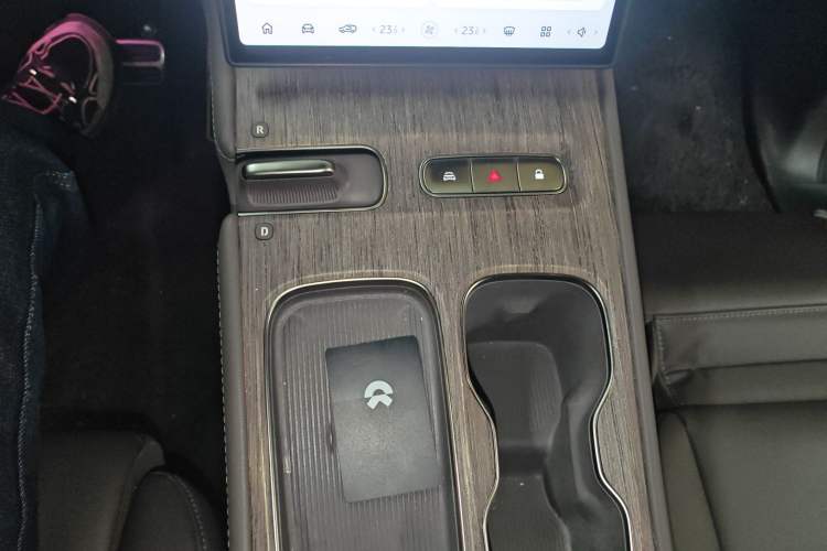 Used Nio ES7 2022 75 kWh Gear Lever