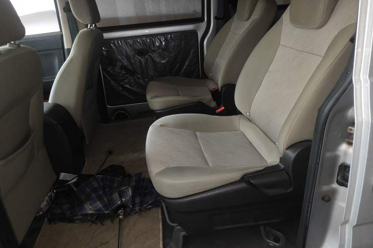 Used Wuling Rongguang V 2018 1.5L Standard Version Left Rear Seat