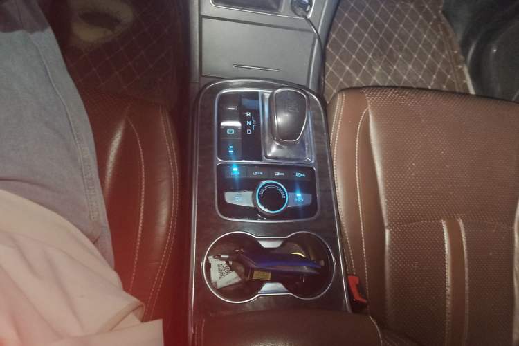 Used BYD Tang New Energy 2015 2.0T Four-Wheel-Drive Flagship Model Gear Lever