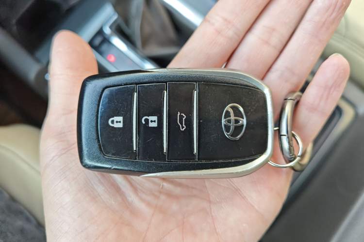Used Toyota Prado 2016 3.5L Automatic TX-L Vehicle Key