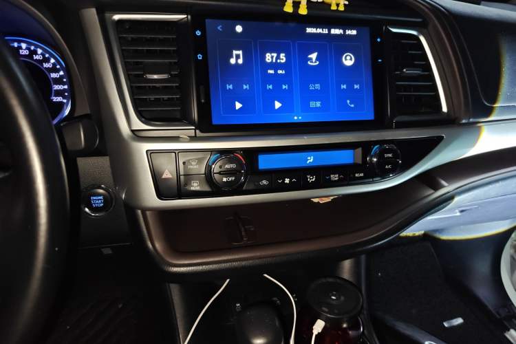 Used Toyota Highlander 2018 2.0T Four-Wheel Drive Prestige Version 7 Seats China VI Standard Audio And AC Panel