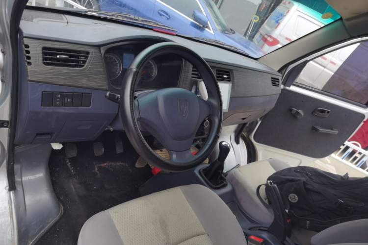 Used Jinbei Hiace X30 2023 1.5L Super-Enjoyment Van 2/5 Seats Non-Air-Conditioned Version SWC15M Center Console