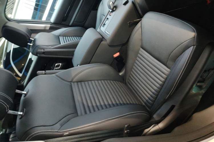 Used Land Rover Discovery 2024 360 PS S
