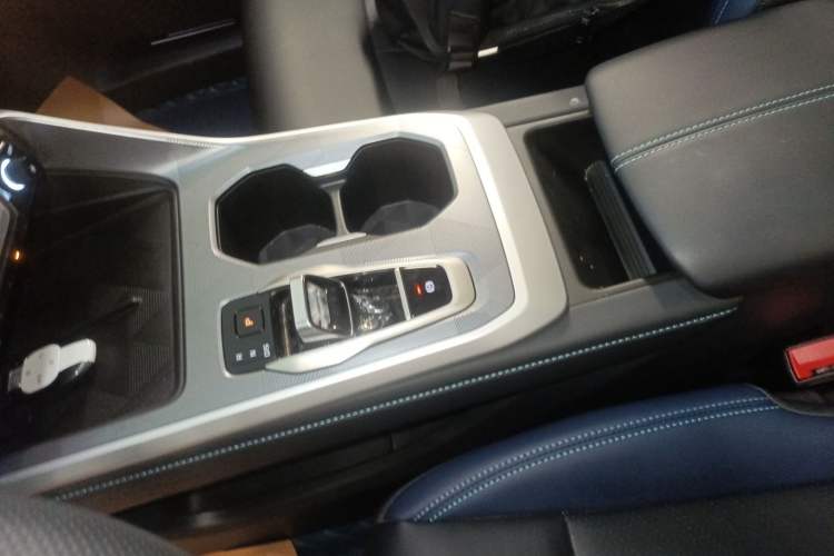 Used GAC Trumpchi GS3 2023 Shadow Speed 270T Enjoyment Edition Gear Lever