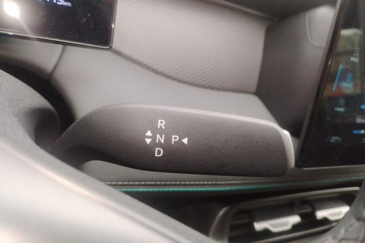 Used BYD Qin PLUS  Gear Lever