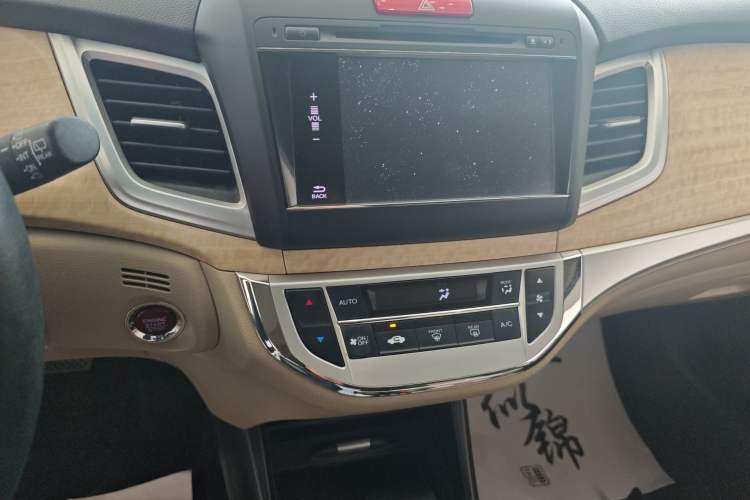 Used Honda Jade 2014 1.8L Automatic Comfort Elite Version 5 Seats
