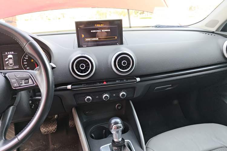 Used Audi A3 2018 30th Anniversary Edition Limousine 35 TFSI Fashion Model Audio And AC Panel