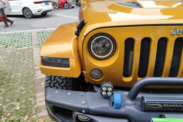 Used Jeep Wrangler 2014 3.0L Sahara Four-Door Edition Right Front Headlight