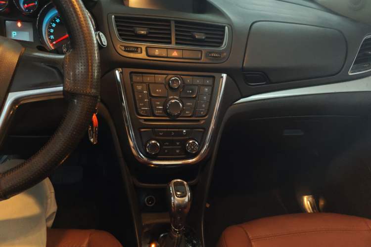 Used Buick Encore 2013 1.4T Automatic Two-Wheel Drive Elite Model Audio And AC Panel