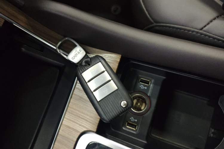 Used Roewe RX8 2018 30T Smart Connectivity All-Wheel Drive Supreme Edition