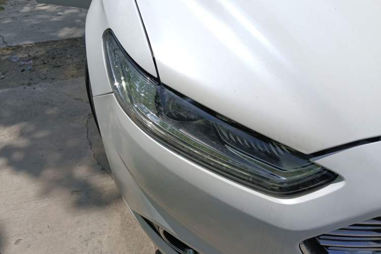 Used Ford Mondeo 2013 2.0L GTDi240 Luxury Sport Model Right Front Headlight