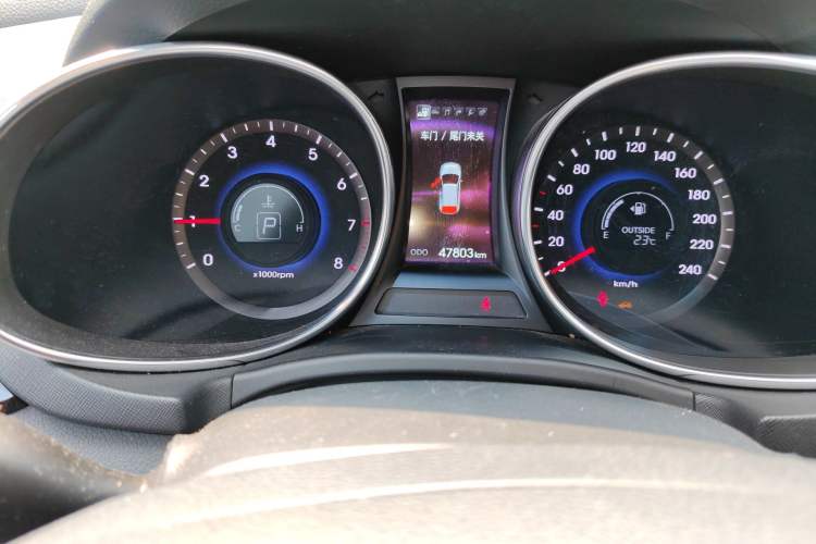 Used Hyundai Santa Fe Classic 2013 3.0L 4x4 Luxury Edition 7 Seats Euro V Odometer Close Up