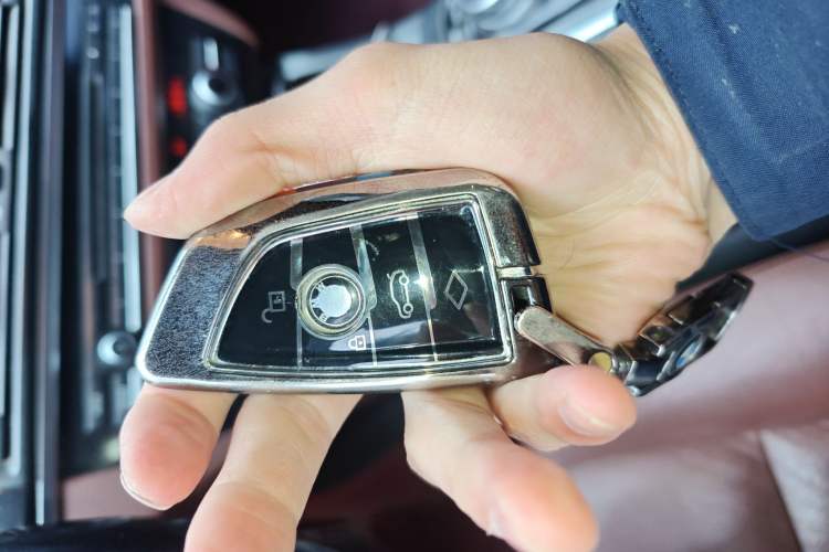 Used BMW 5 Series 2014 520Li Elegant Model
