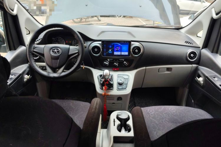 Used JAC Refine M3 2016 IKEA Edition 1.6L Luxury Smart Model Center Console