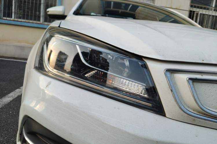 Used Geely Auto Emgrand New Energy 2018 EV450 Ambition Model Right Front Headlight