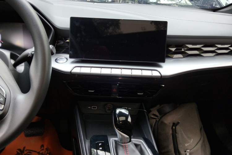 Used MG 5 2023 180 DVVT CVT Luxury Edition Audio And AC Panel