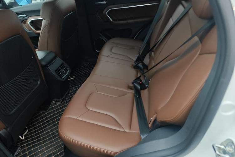 Used Haval H6 2017 Red Label 2.0T Automatic Two-Wheel Drive ZhiShang Model