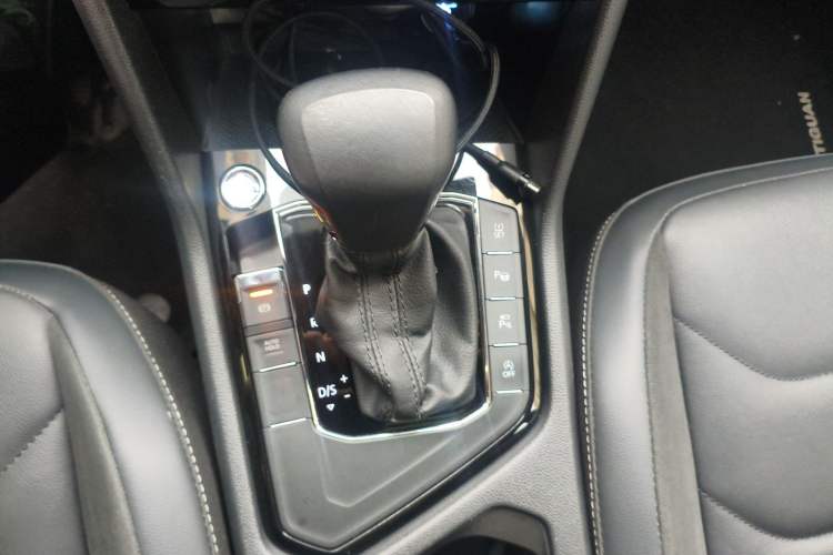 Used Volkswagen Tiguan L 2021 330TSI Automatic Two-Wheel Drive R-Line Enhanced Edition Gear Lever