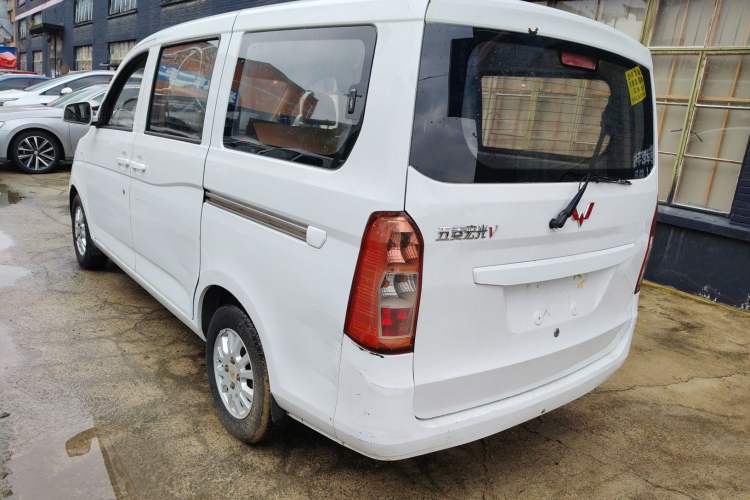 Used Wuling Rongguang V 2015 1.2L Standard Version
