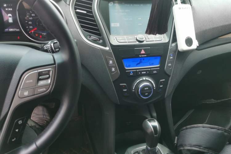 Used Hyundai Santa Fe 2013 2.4L Automatic Two-Wheel Drive Smart Version Audio And AC Panel