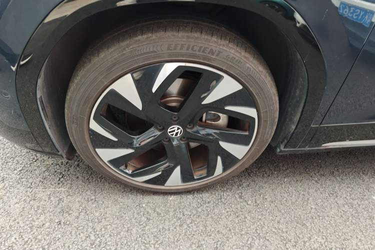 Used Volkswagen ID.6 CROZZ 2022 High-Performance PRIME Edition Left Front Wheel Hub