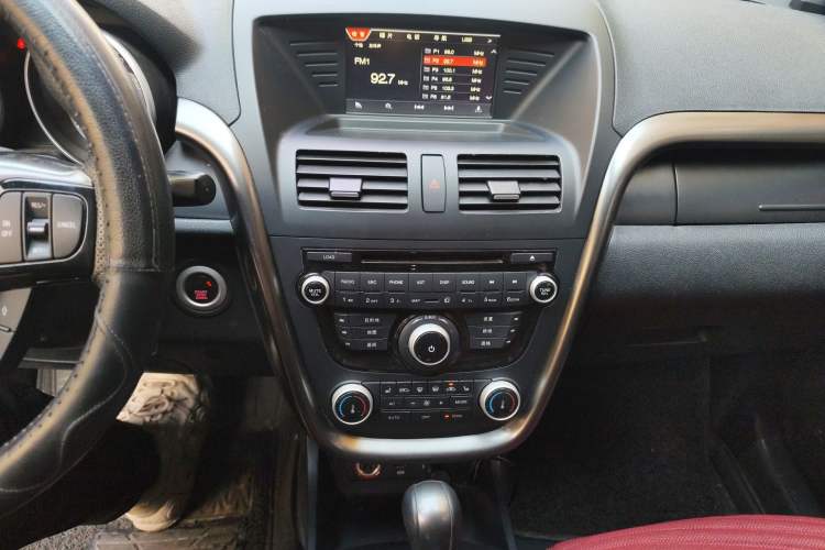 Used Bestune X80 2015 1.8T Automatic Flagship Model Audio And AC Panel