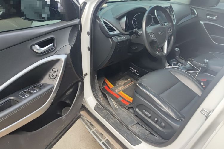 Used Hyundai Santa Fe 2017 2.0T Automatic Two-Wheel Drive Smart Version 7 Seats