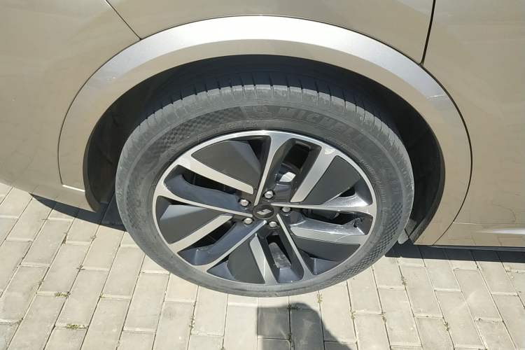 Used Li Auto L9 2022 Max model Right Rear Wheel Hub