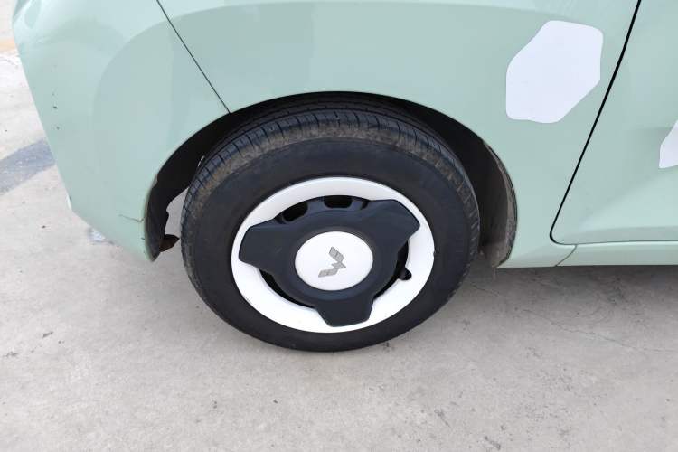 Used Wuling Hongguang MINIEV 2021 Macaron Sandwich Model 120 km Lithium Iron Phosphate