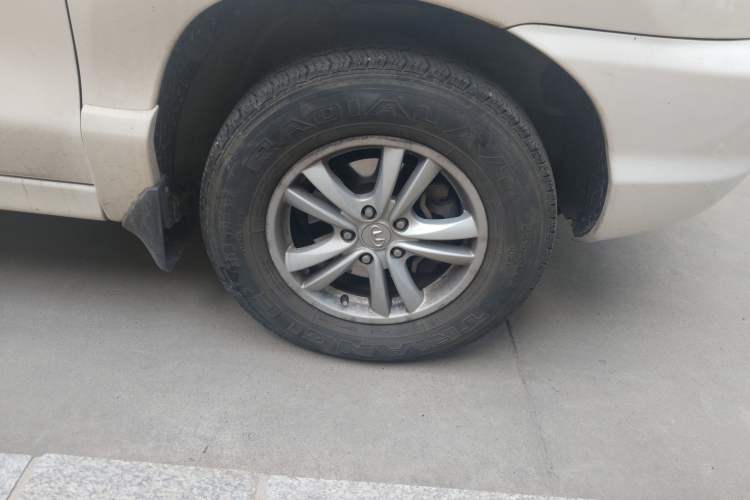 Used Huatai Santa Fe Classic 2012 2.0L Gasoline Manual Two-Wheel Drive with Sunroof
