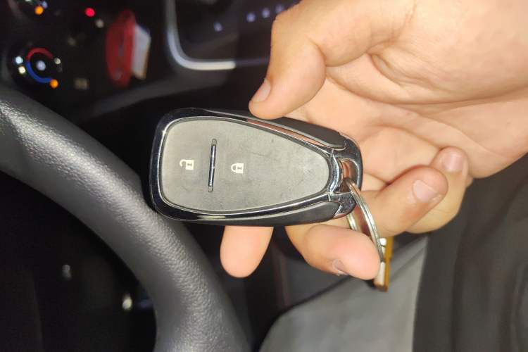 Used Chevrolet Trax 2019 Redline 335T CVT Top-Tier Model China VI Standard Vehicle Key