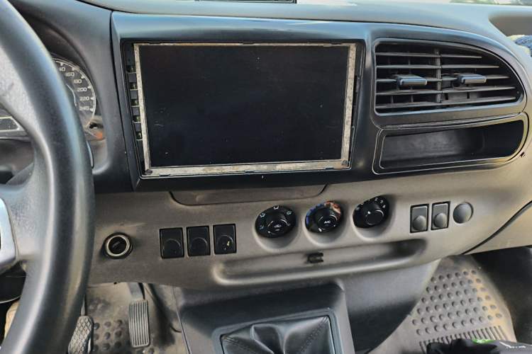 Used JMC Transit 2019 2.8T Commercial Version Long Wheelbase Mid-Roof 6-Seater Rear Single Tire China VI Emission Standard – JX493
