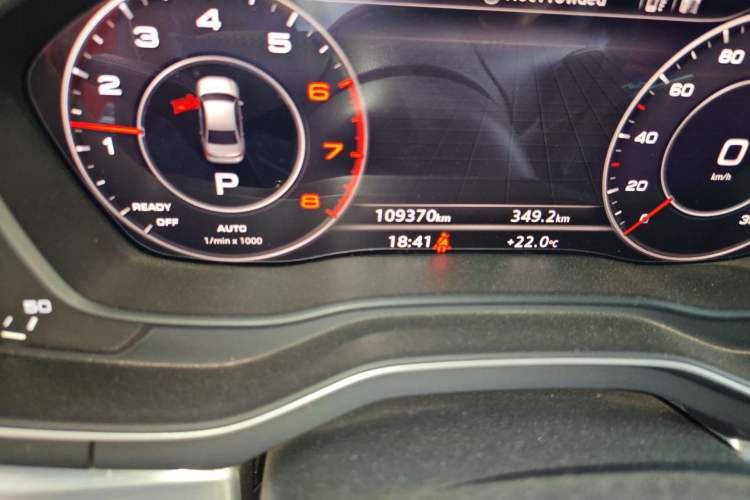 Used Audi A4L 2018 30th Anniversary Edition 40 TFSI Fashion Model Odometer Close Up