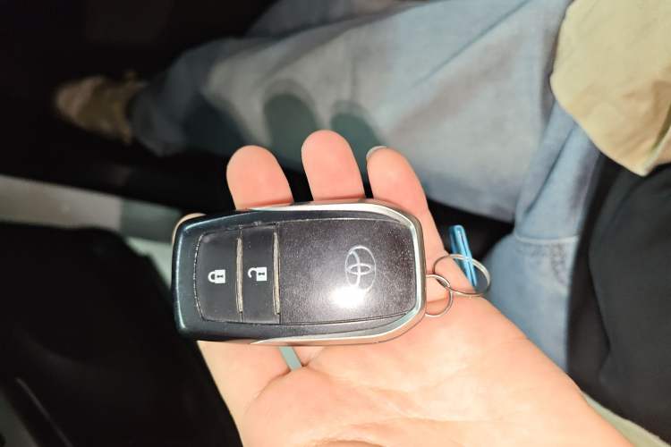 Used Toyota RAV4 2016 2.0L CVT Two-Wheel Drive Fashion Edition China V Standard Interior 1