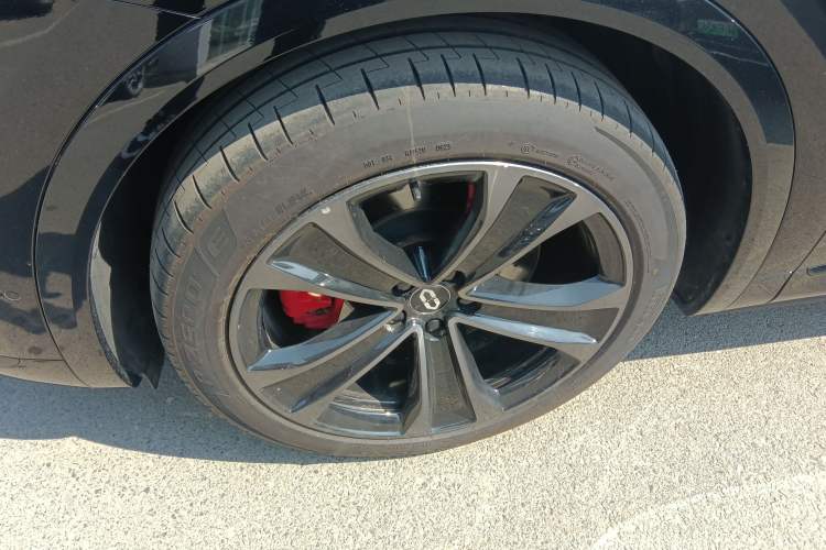 Used Hima AITO M8 2025 Extended-Range Ultra Version 53.4 kWh 5-Seater Edition Exterior 4