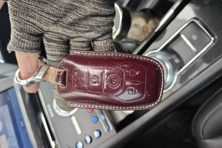 Used Ford Taurus 2018 EcoBoost 245 Premier Edition China VI Standard Vehicle Key