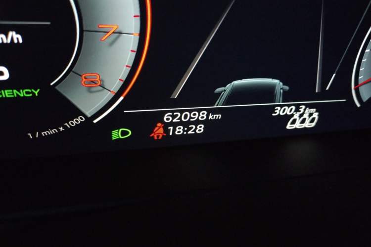 Used Audi Q8 2019 55 TFSI Luxury Dynamic Model Odometer Close Up