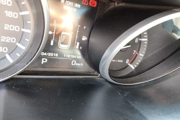 Used Land Rover Range Evoque 2015 2.0T Five-Door Fashion Edition Odometer Close Up