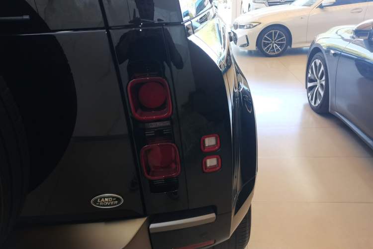 Used Land Rover Defender 2024 110 3.0T P400 X-DYNAMIC HSE Exterior 3