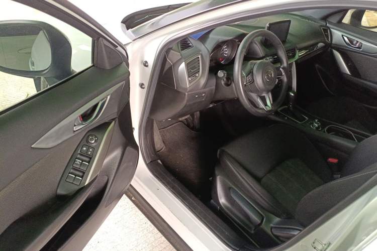 Used Mazda CX-4 2018 2.0L Automatic Two-Wheel Drive Blue Sky Dynamic Version China V Standard Driver Seat