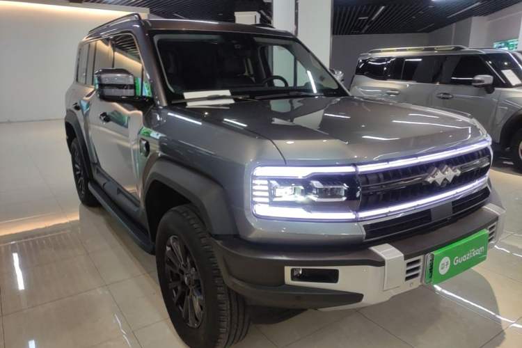 Used Formula Leopard 5 2023 Navigator Edition Front Right 45 Deg