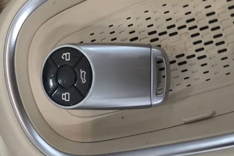 Used ORA Good Cat 2023 401 km Standard Range Premium Version Lithium Iron Phosphate Interior 1