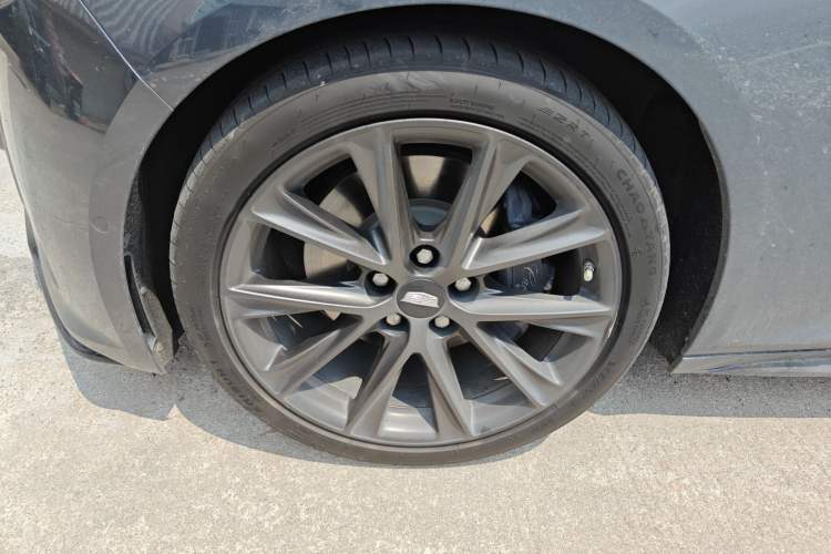 Used Cadillac CT5 2020 Revised 28T Platinum Sport Edition Left Front Wheel Hub