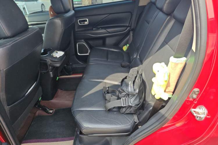 Used Mitsubishi Outlander 2018 2.0L Two-Wheel Drive Glory Edition 5 Seats