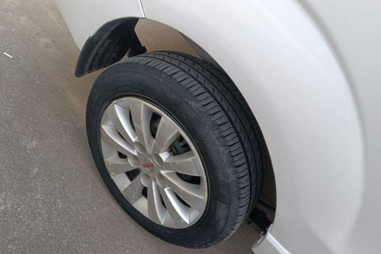 Used Jinbei Gold Hiace M Classic 2024 1.5L Travel Lion Passenger Van 6 Seats