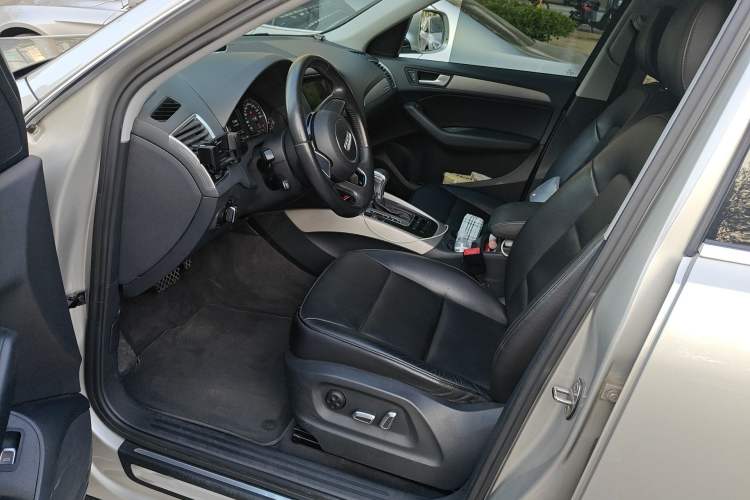 Used Audi Q5 2016 40 TFSI Trendy Edition Driver Seat