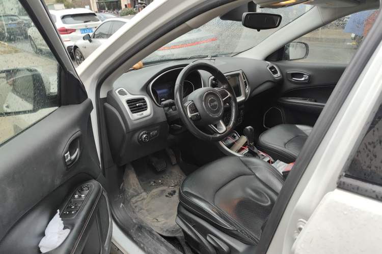 Used Jeep Compass 2017 200T Automatic Family Edition
