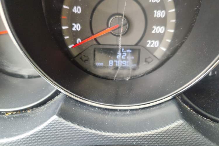 Used Kia Forte 2014 1.6L MT GLS Odometer Close Up