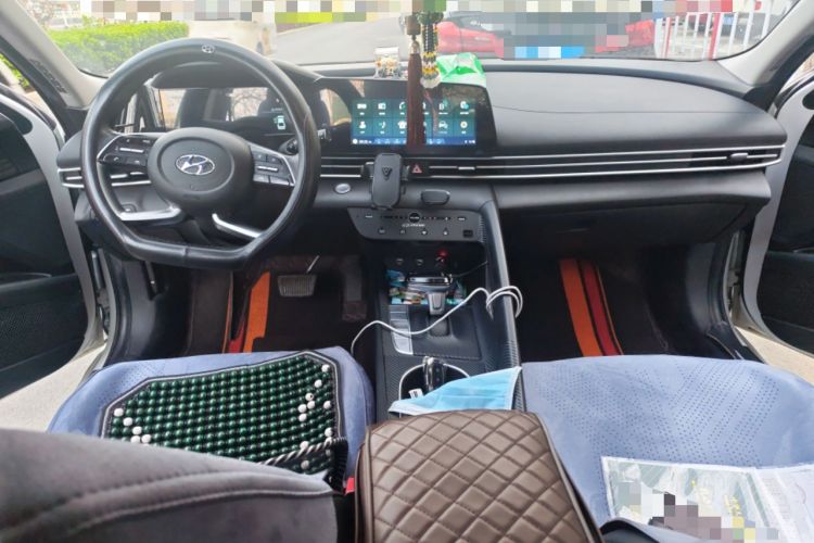 Used Hyundai Elantra 2022 1.5L CVT LUX Prestige Edition Center Console